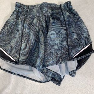Lululemon hotty hot shorts size 6